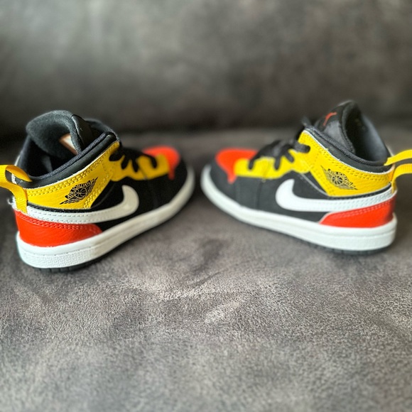 Jordan 1s toddler Sz 6c - Picture 3 of 6